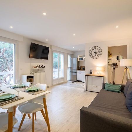 Meuble 2 Etoiles, Wifi, A 2 Pas Des Plages Fréjus Kültér fotó