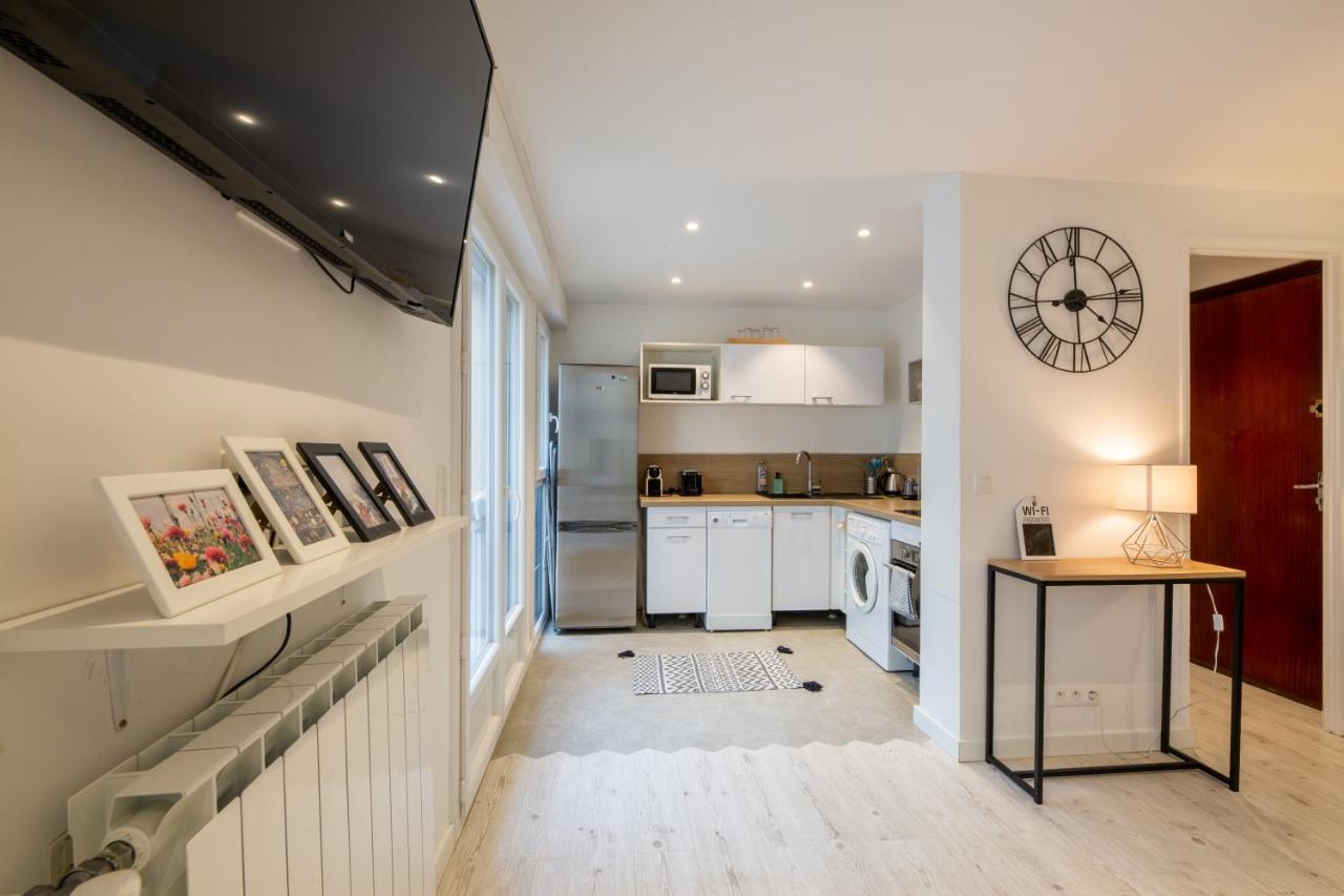 Meuble 2 Etoiles, Wifi, A 2 Pas Des Plages Fréjus Kültér fotó